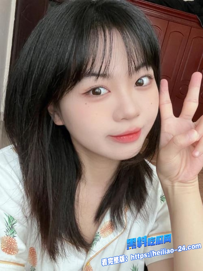 白嫩妹妹从偷偷摸摸试探到大胆跨坐主动骑乘娇小身子摇晃到双腿发软2