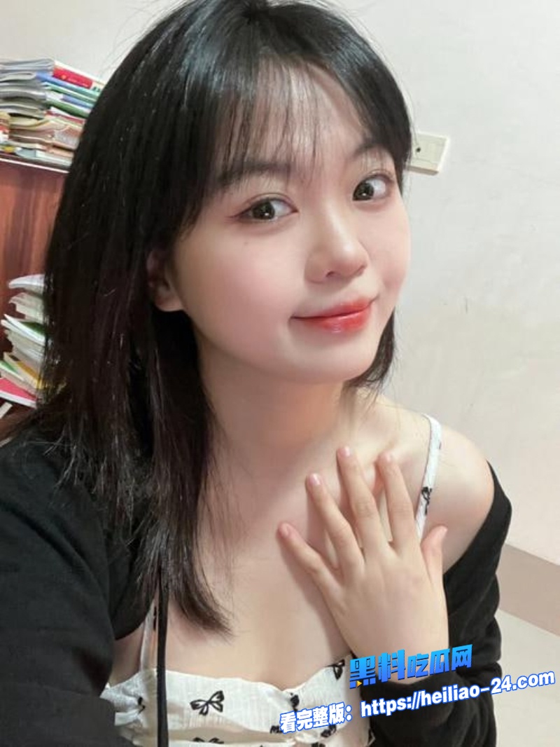 白嫩妹妹从偷偷摸摸试探到大胆跨坐主动骑乘娇小身子摇晃到双腿发软5