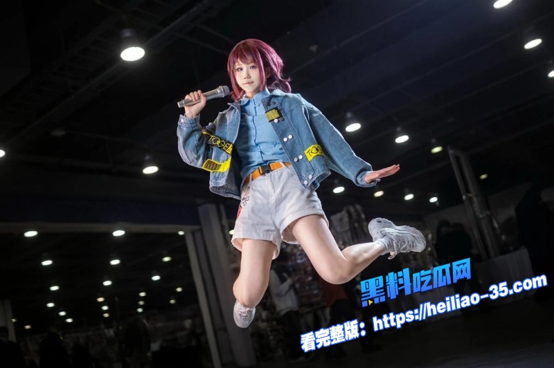 日本cosplayerbunbunCos虚拟主播栞叶琉璃酒店激战视频流出 展现从清纯coser到淫乱母狗的转变7