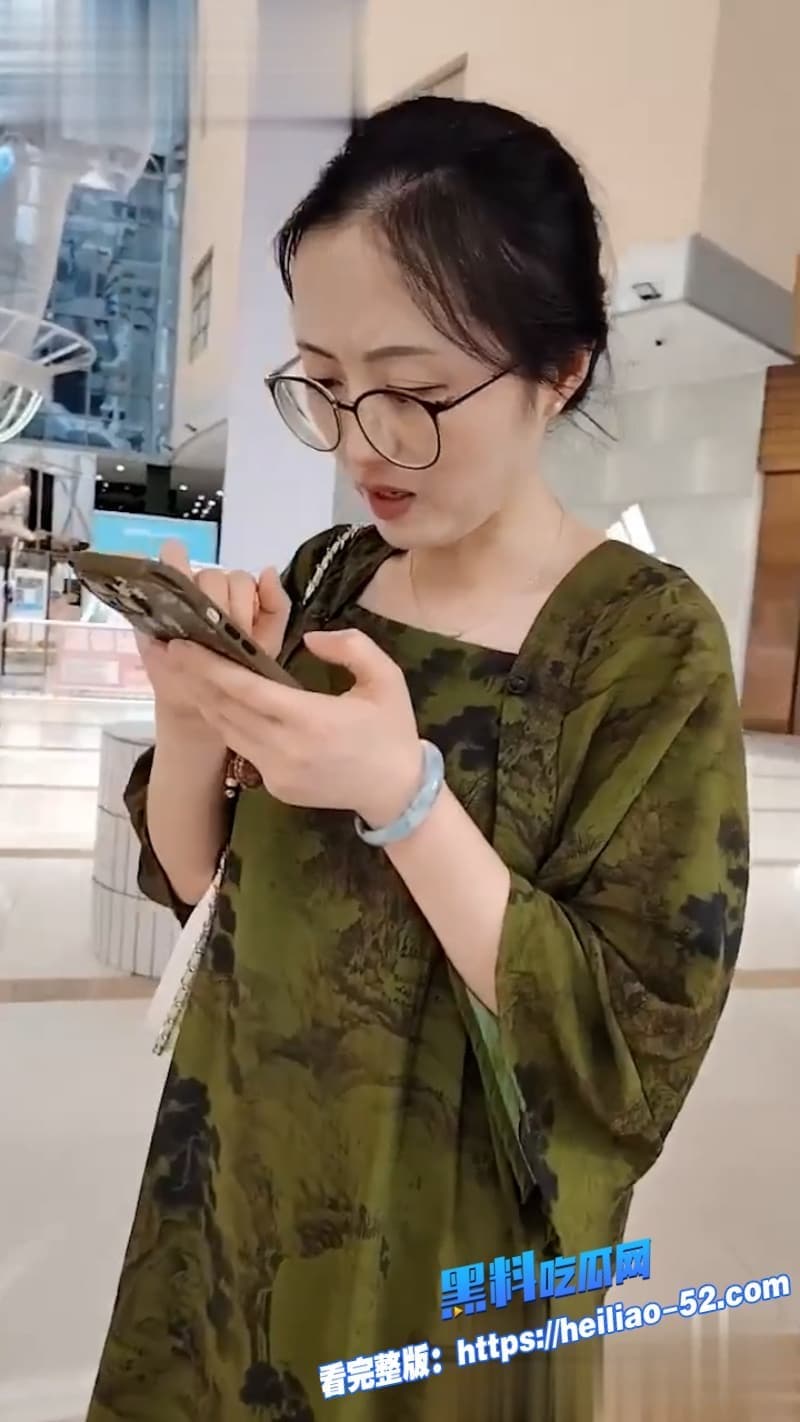 上海环球城影院里看飞驰人生3本来图个热闹结果没想到直接上演现实版捉奸大戏 11