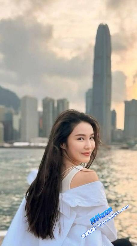 港大才女AudreyNing黄播旧视频流出曝光火辣身材大胆互动私下真面目惊呆众人 图5 港大才女AudreyNing黄播旧视频流出曝光火辣身材大胆互动私下真面目惊呆众人 图5