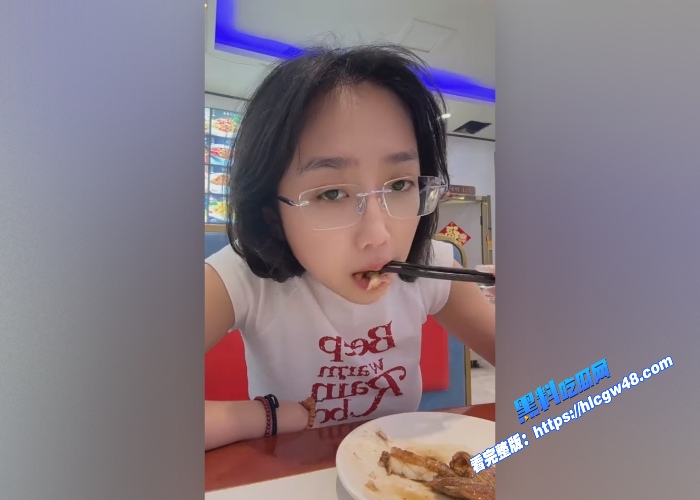 抖音27万粉温柔馨馨6不雅约炮视频流出天上飞机最高地下眼镜最骚眼镜妹果然名不虚传 图5WH700x500px