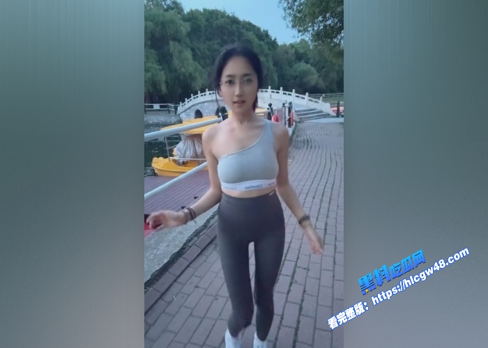 抖音27万粉温柔馨馨6不雅约炮视频流出天上飞机最高地下眼镜最骚眼镜妹果然名不虚传 图8WH700x500px
