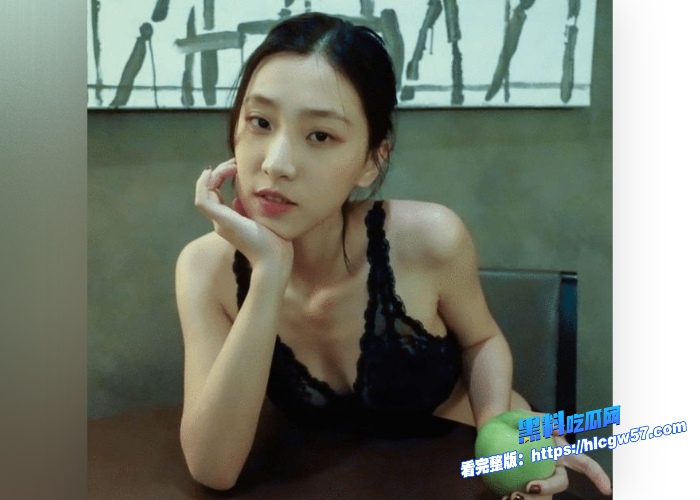 亚洲网黄女星留学生刘玥juneLiu留学生母狗全裸胴体光滑躺在床上被黑鬼大肉棒子猛凿最后跪口爆出一整管浓郁精液表情满足至极 图3
