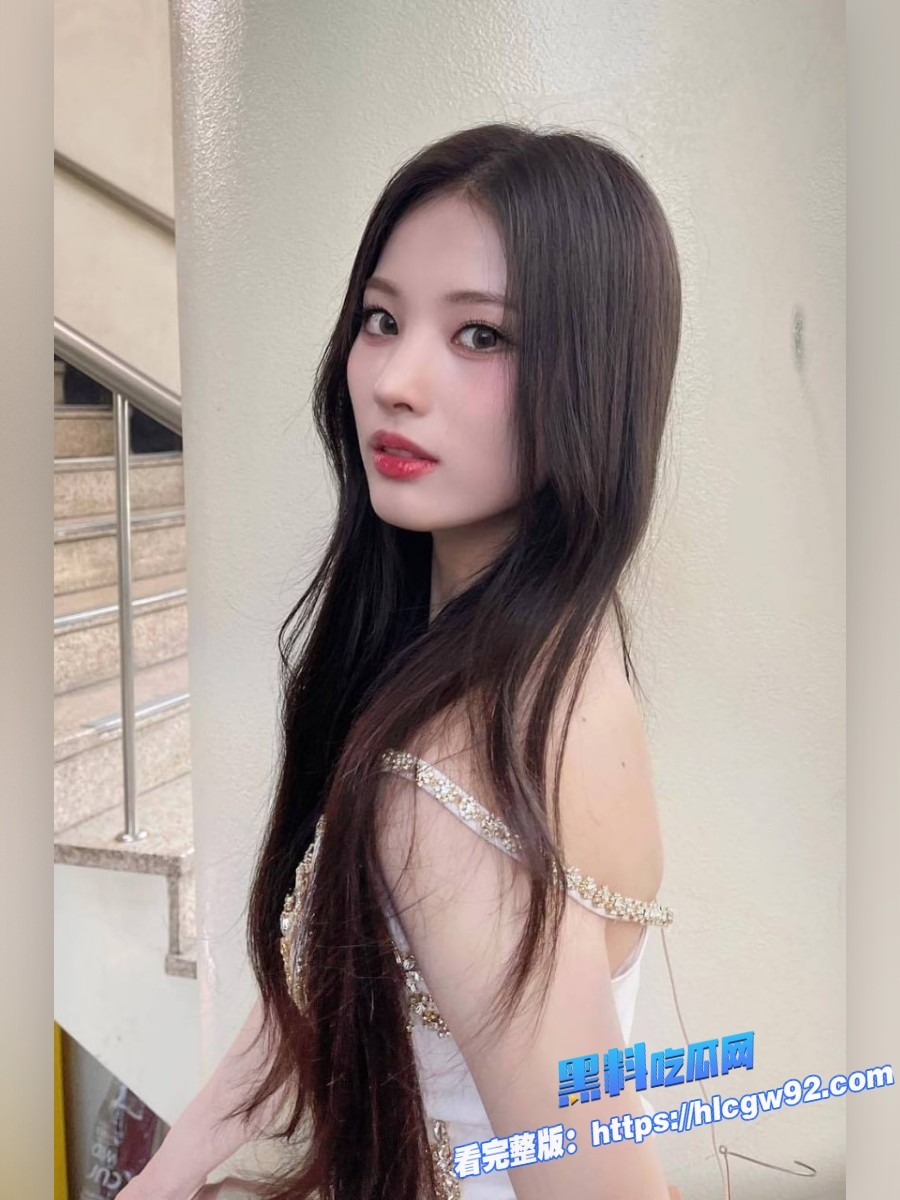 韩国顶级反差婊Yunjini koji大尺度自慰秀1