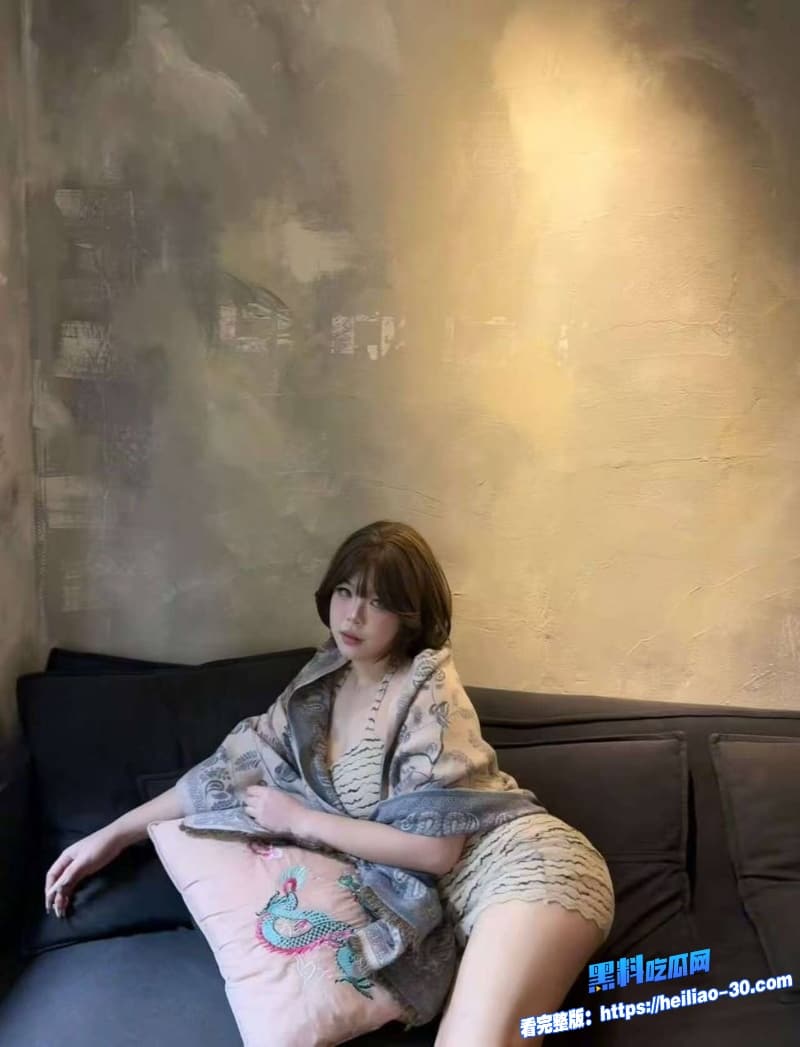 推特网黄福利姬黑椒盖饭化身JK制服黑丝母狗酒店3P约炮画面曝光深喉口爆超淫荡 10 推特网黄福利姬黑椒盖饭化身JK制服黑丝母狗酒店3P约炮画面曝光深喉口爆超淫荡 10