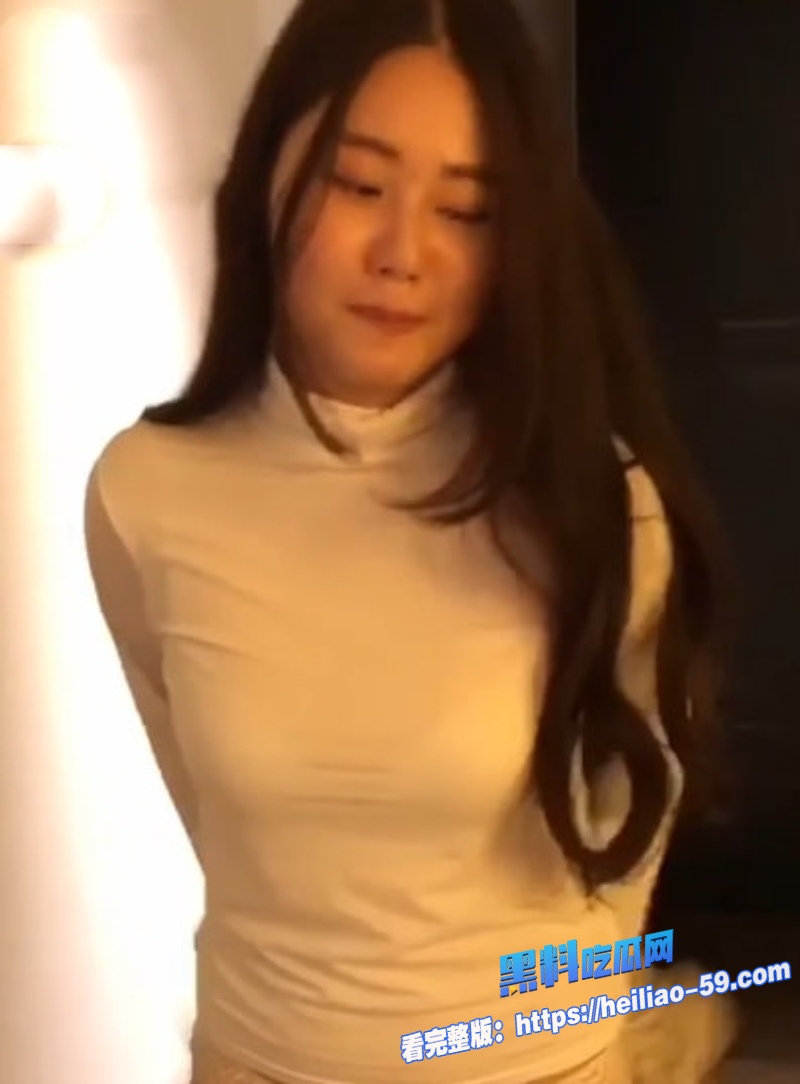 清纯女大学生何荟荟被金主玩弄曝光肥臀馒头逼反差炸裂2 清纯女大学生何荟荟被金主玩弄曝光肥臀馒头逼反差炸裂2
