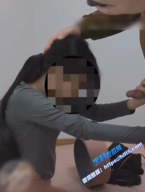 真实姐弟乱伦！趁姥姥姥爷出去散步 我在家后入爆操 内射练瑜伽的姐姐！2