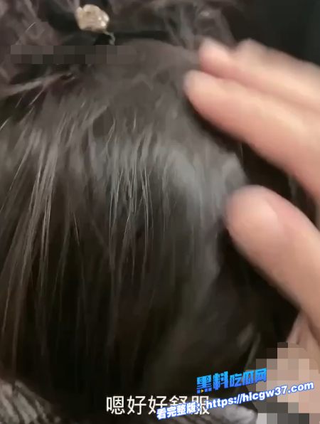 真实叔嫂乱伦哥哥前脚刚出门立即带着嫂嫂上楼尽享鱼水之欢爆操嫂子小菊花 7