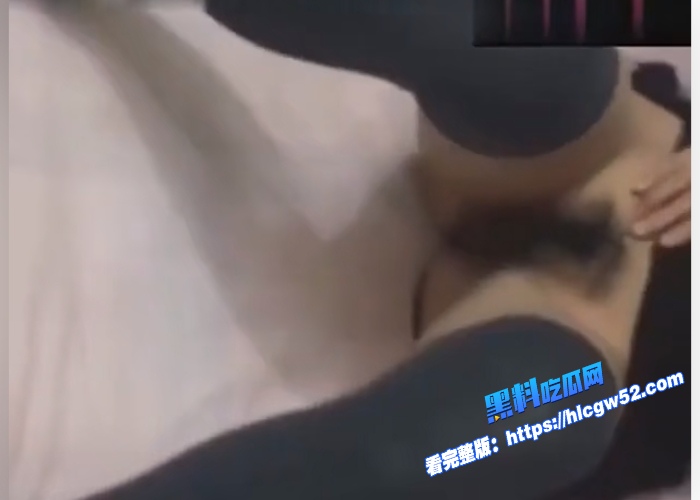 真实乱伦弟弟趁哥哥外出与在银行上班的嫂子乱伦对白精彩有趣嫂子的呻吟声极其销魂 图7WH700x500px
