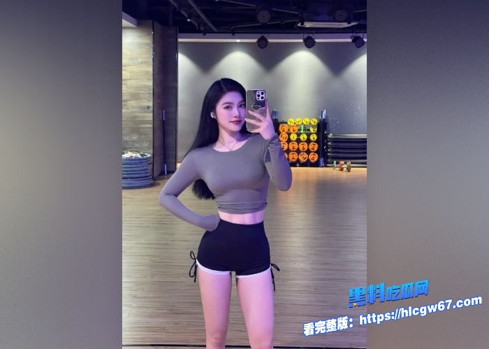海角乱伦小姨子开档黑丝高跟鞋性感诱惑拉着她给我口交蜜桃肥臀看着就想操双洞开发高潮迭起骚叫不断 8