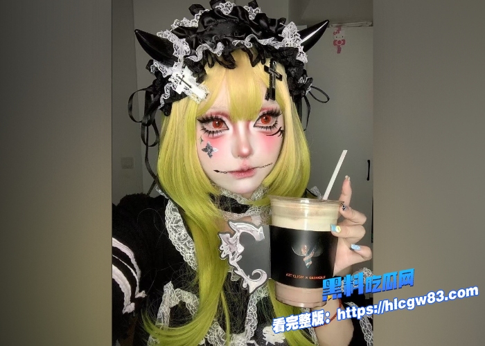 广州顶级Cos少女池甜与姐妹丘丘酒店和富少玩3P二人同吃一根大屌场面惊艳让人血脉喷张1