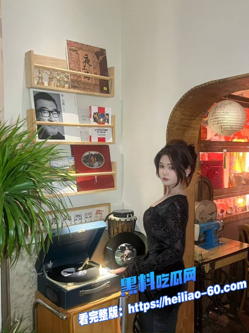 猎奇重口高颜值女王玉兔疯狂调教男友身穿高跟鞋踩踏巨屌鞋跟插马眼那段看的人太爽了 9