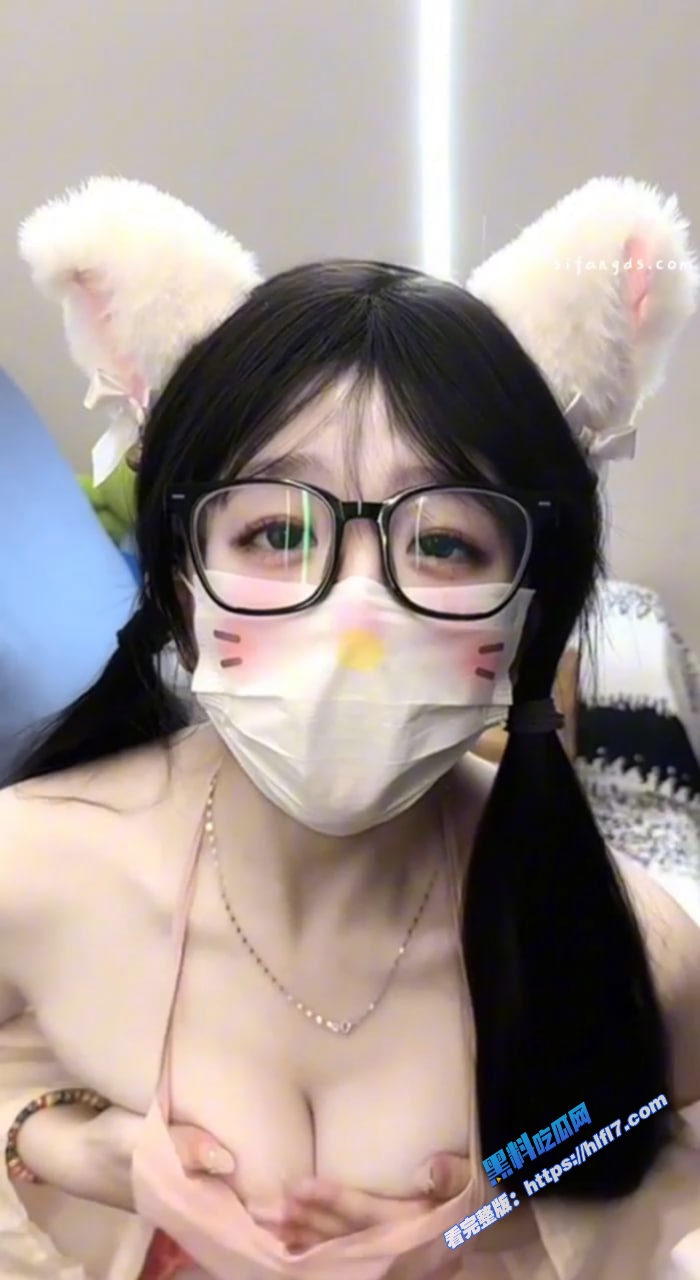 抖音30万粉小萝莉 笨蛋小鱼曼萝 大尺度福利视频 童颜巨乳 假阳具镜前发骚自慰！3