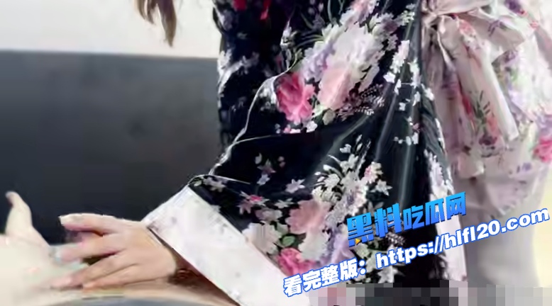OF知名网黄 Yaorenneko 二次元cos视频合集流出 黑丝大长腿 足交口爆应有尽有！图4