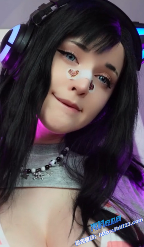 欧美著名网红 Enafox 大尺度自慰秀 超可爱巨乳甜妹 水晶棒狂插小穴 淫叫声不绝于耳！2