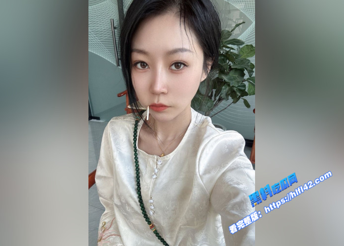 推特清纯少女 彤彤乖 逼脸同框极品颜值 户外刺激人前露出 跳蛋自慰高潮2