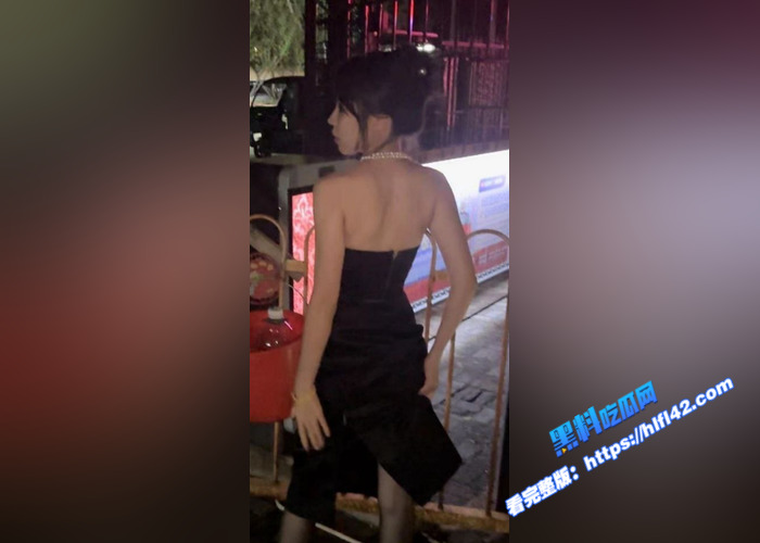 推特清纯少女 彤彤乖 逼脸同框极品颜值 户外刺激人前露出 跳蛋自慰高潮7