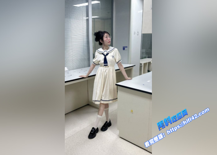 推特清纯少女 彤彤乖 逼脸同框极品颜值 户外刺激人前露出 跳蛋自慰高潮9