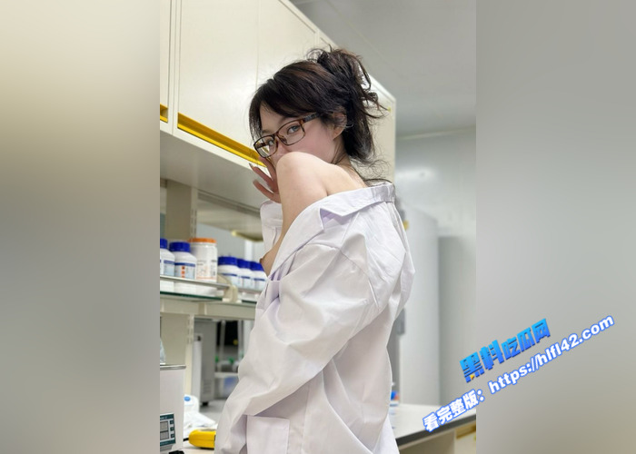 推特清纯少女 彤彤乖 逼脸同框极品颜值 户外刺激人前露出 跳蛋自慰高潮11