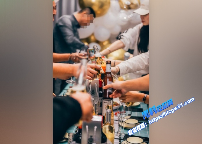 顶级大佬奴印文化各种捆绑调教凌辱层出不穷彻底释放M本性老板最后被抓住判了3年 图43WH700x500px