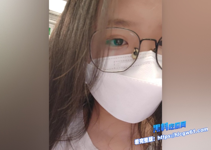 香港约炮大神约到超级可爱的高中生萝莉露脸口交做爱视频泄露还自己用圆珠笔自慰粉嫩白虎骚穴 图2