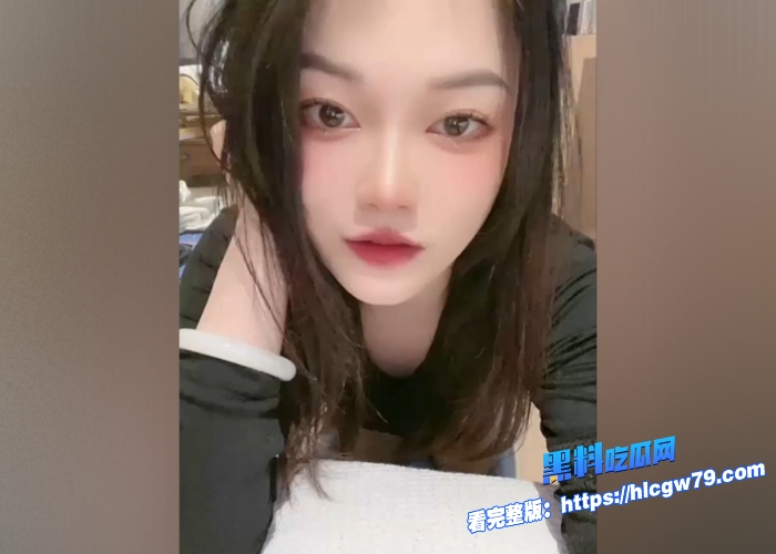 高颜值气质嫩模 白白 大尺度白虎馒头穴和富二代男友性爱视频流出人如其名超白嫩出水1