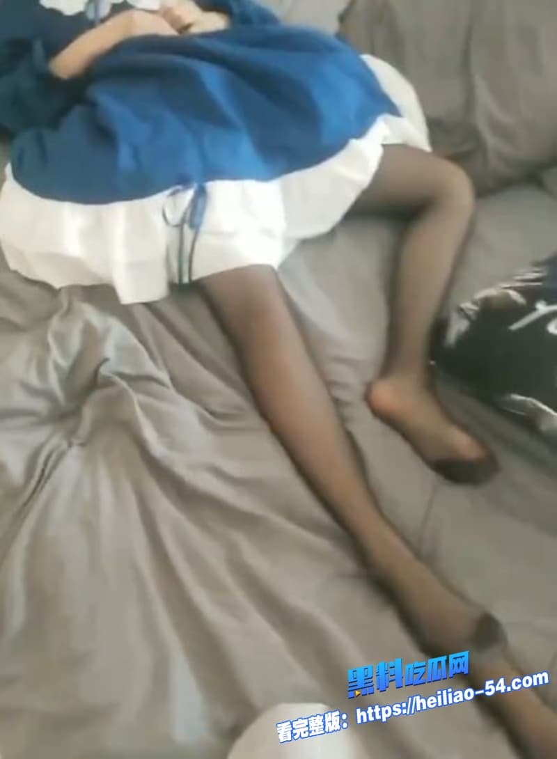 海角兄妹乱伦禽兽哥哥忍不住欲望对着洛丽塔黑丝妹妹疯狂发泄撕开丝袜直接被调教成胯下母狗13 海角兄妹乱伦禽兽哥哥忍不住欲望对着洛丽塔黑丝妹妹疯狂发泄撕开丝袜直接被调教成胯下母狗13