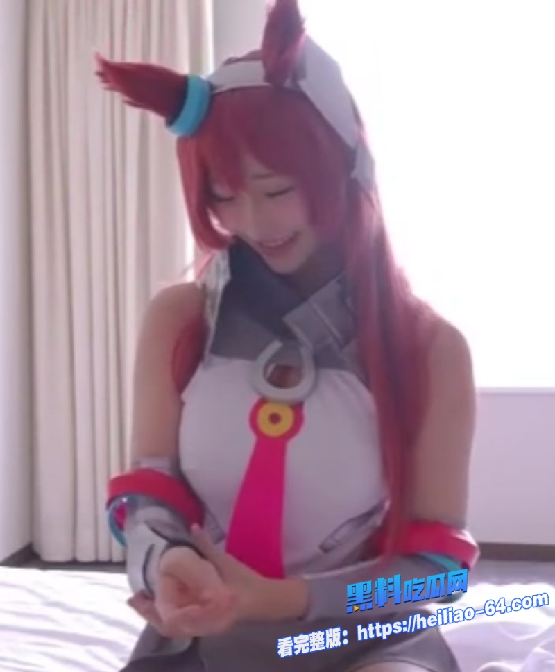 青春美少女coser赛马娘美浦波旁被摄影师潜规则光衣服直接开玩1