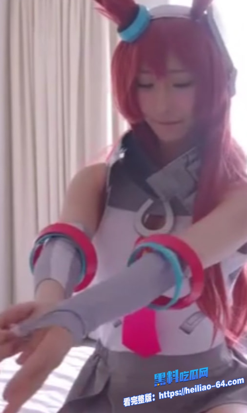 青春美少女coser赛马娘美浦波旁被摄影师潜规则光衣服直接开玩3