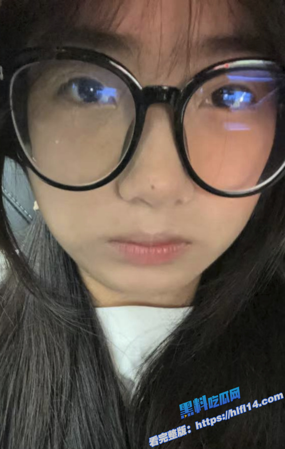瓜友投稿 网上谈的18岁前女友 才两个月就被训练成母狗，摸奶扣逼自慰视频曝光1