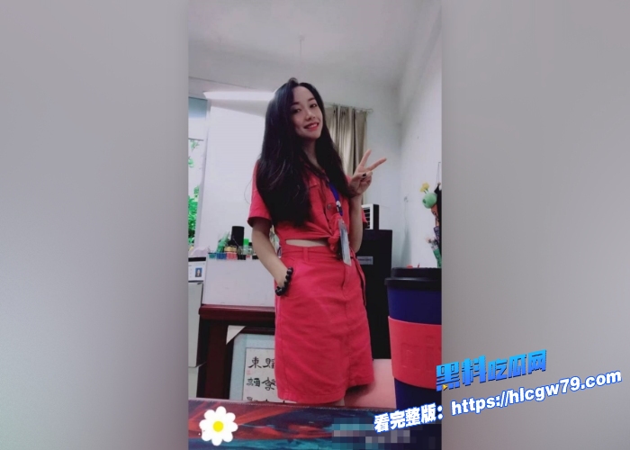 重庆沙坪坝区少校女干部徐艳霞惊爆和副省长性交易不雅视频被领导无套狂干完美露脸实锤本人给颜射一脸还要开心的舔干净2 重庆沙坪坝区少校女干部徐艳霞惊爆和副省长性交易不雅视频被领导无套狂干完美露脸实锤本人给颜射一脸还要开心的舔干净2