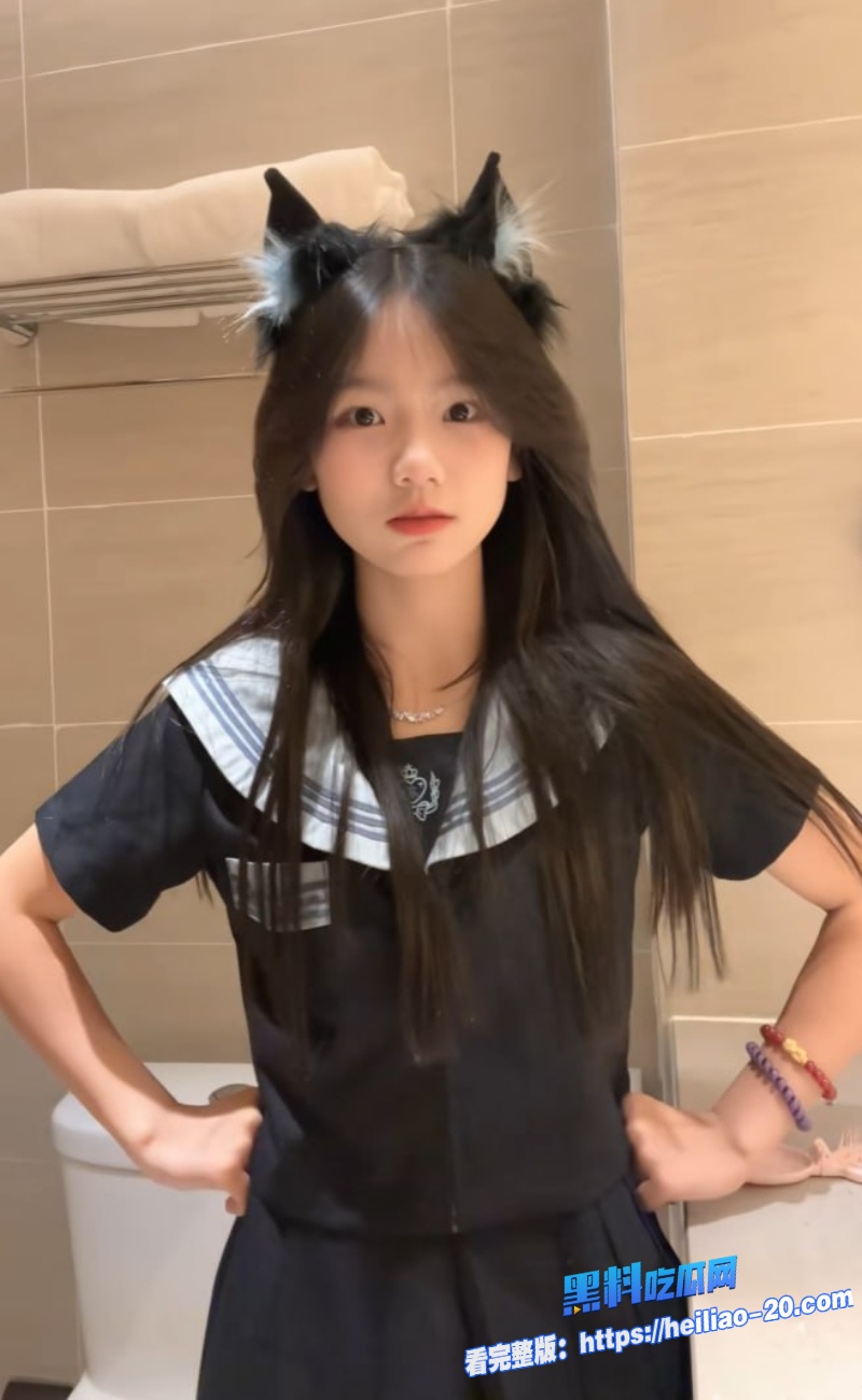 抖音小新百万粉甜系少女网红塌房遭金主曝光酒店线下不雅视频完美露脸实锤瘦小娇躯狂晃的样子反差感爆表 6