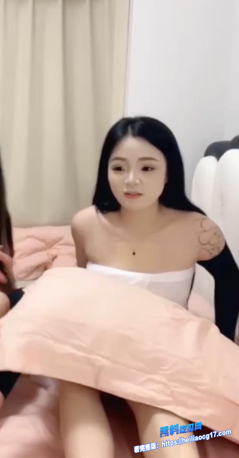 精神小妹群P性爱视频3