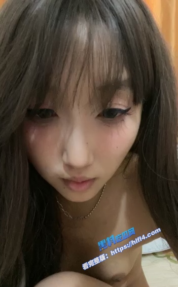 纹身精神小妹与男友直播性爱视频 这么好看的妹子竟然被pua成这样可惜 图1