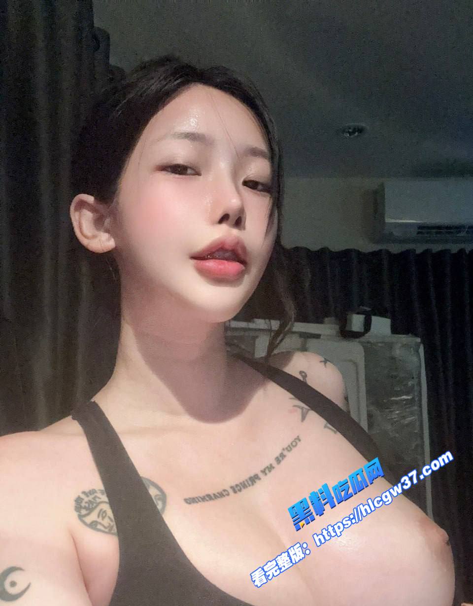 推特高颜值少妇母狗私拍大尺度视频流出制服道具自慰丰满巨乳粉嫩白虎嫩穴十分诱人 图1