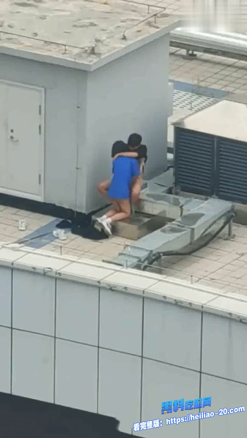 天台情侣被热心大哥实时解说激情 1 天台情侣被热心大哥实时解说激情 1