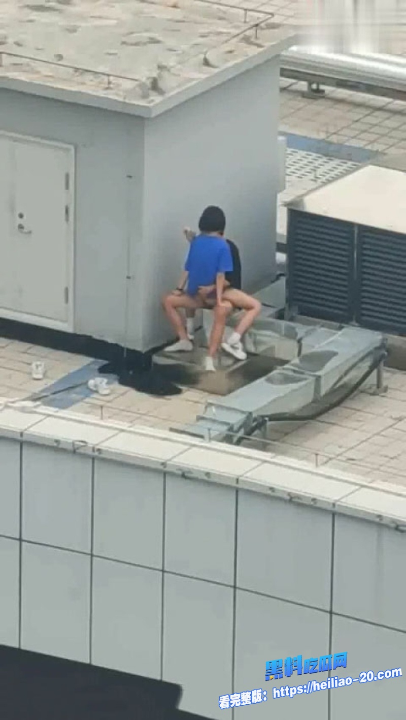 天台情侣被热心大哥实时解说激情 2 天台情侣被热心大哥实时解说激情 2