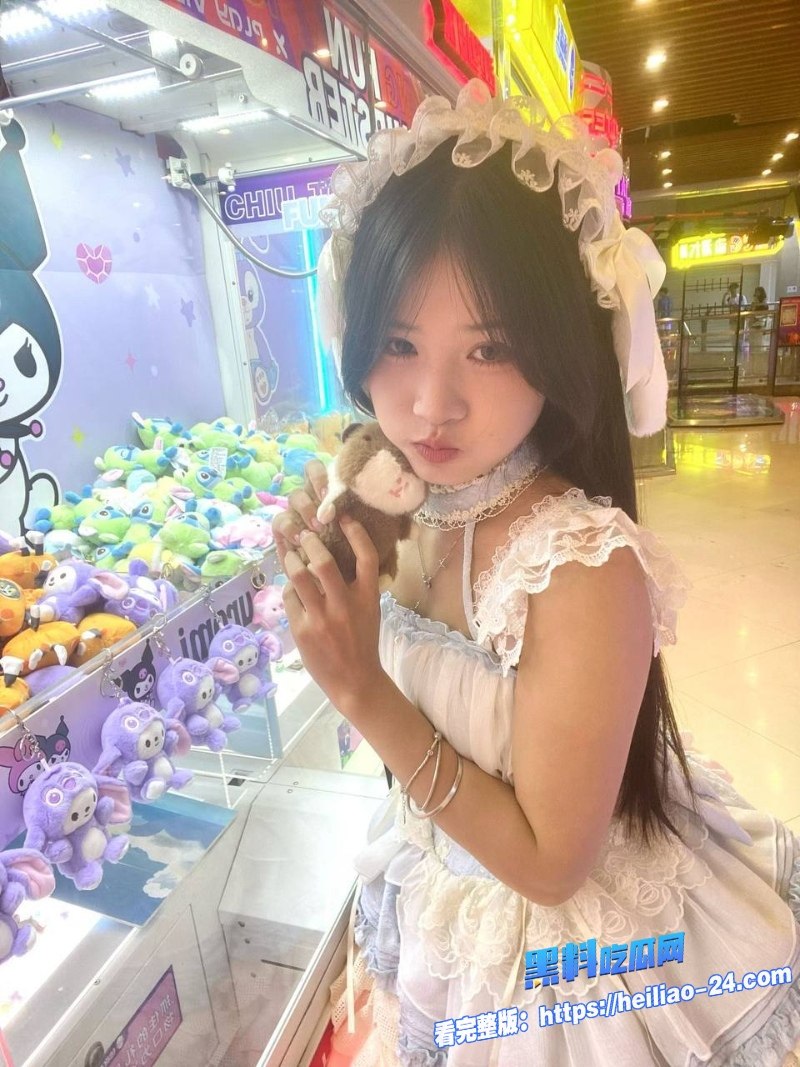 比基尼小萝莉骑乘位疯狂榨精金主爸爸直接托起爆肏白虎嫩逼蜜桃臀啪啪狂操超爽 1