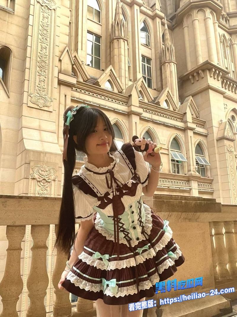 比基尼小萝莉骑乘位疯狂榨精金主爸爸直接托起爆肏白虎嫩逼蜜桃臀啪啪狂操超爽 5
