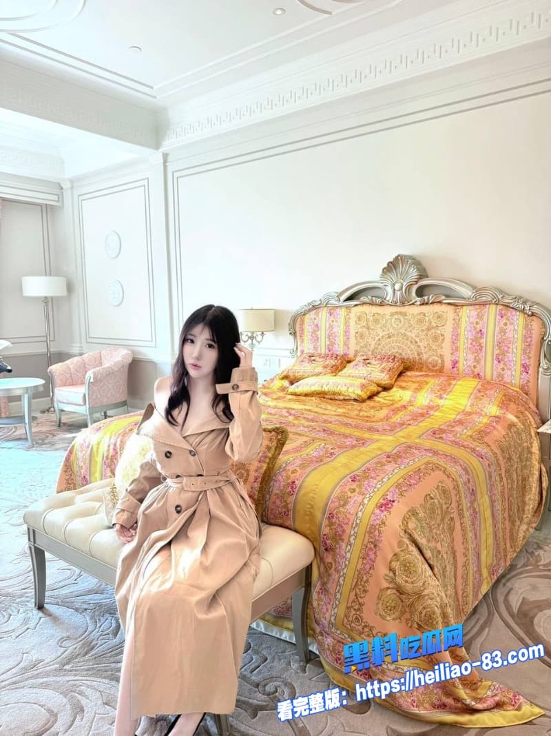 江南第一深情高清原创碎花裙清纯妹肥美的骚穴翘肥臀被后入猛干1 江南第一深情高清原创碎花裙清纯妹肥美的骚穴翘肥臀被后入猛干1