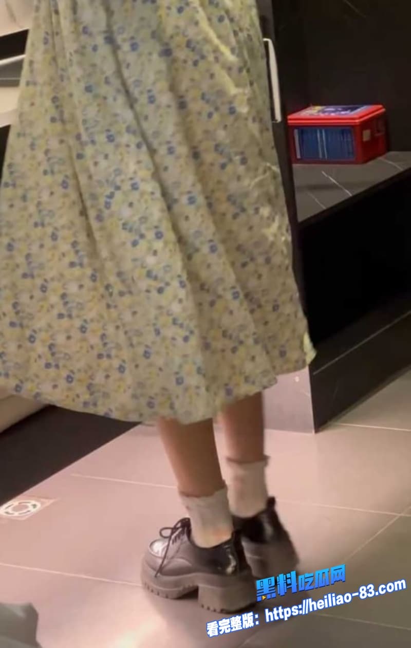 江南第一深情高清原创碎花裙清纯妹肥美的骚穴翘肥臀被后入猛干7 江南第一深情高清原创碎花裙清纯妹肥美的骚穴翘肥臀被后入猛干7