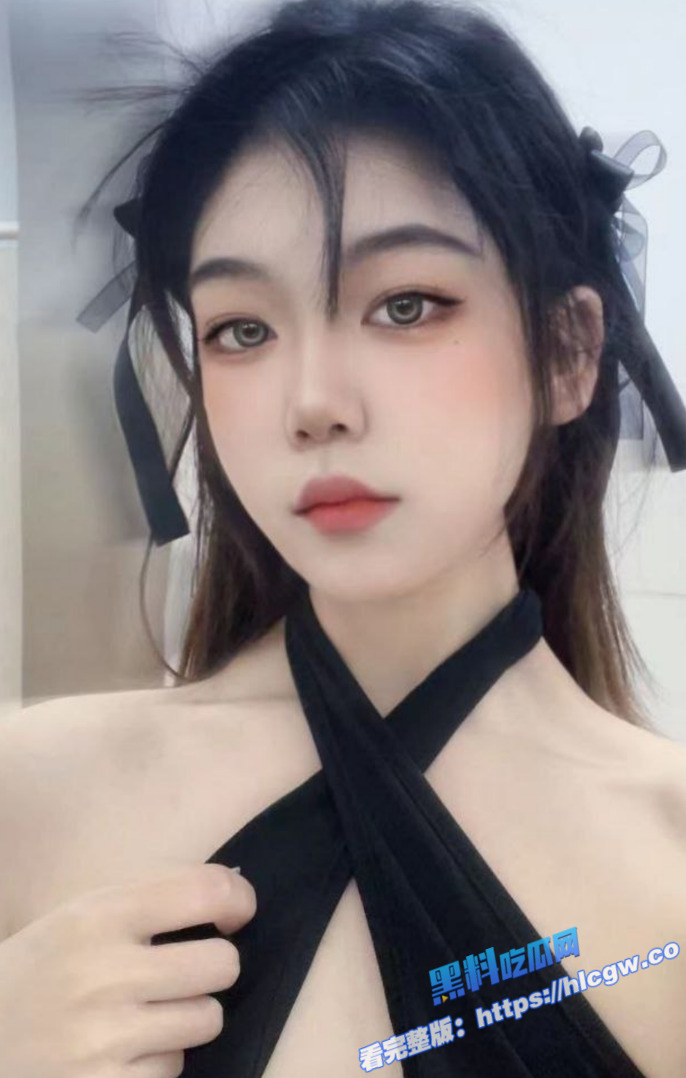 婴儿肥巨乳小萝莉 被金主爸爸调教成母狗 带口球 嘴叼避孕套 用震动棒自慰！图1