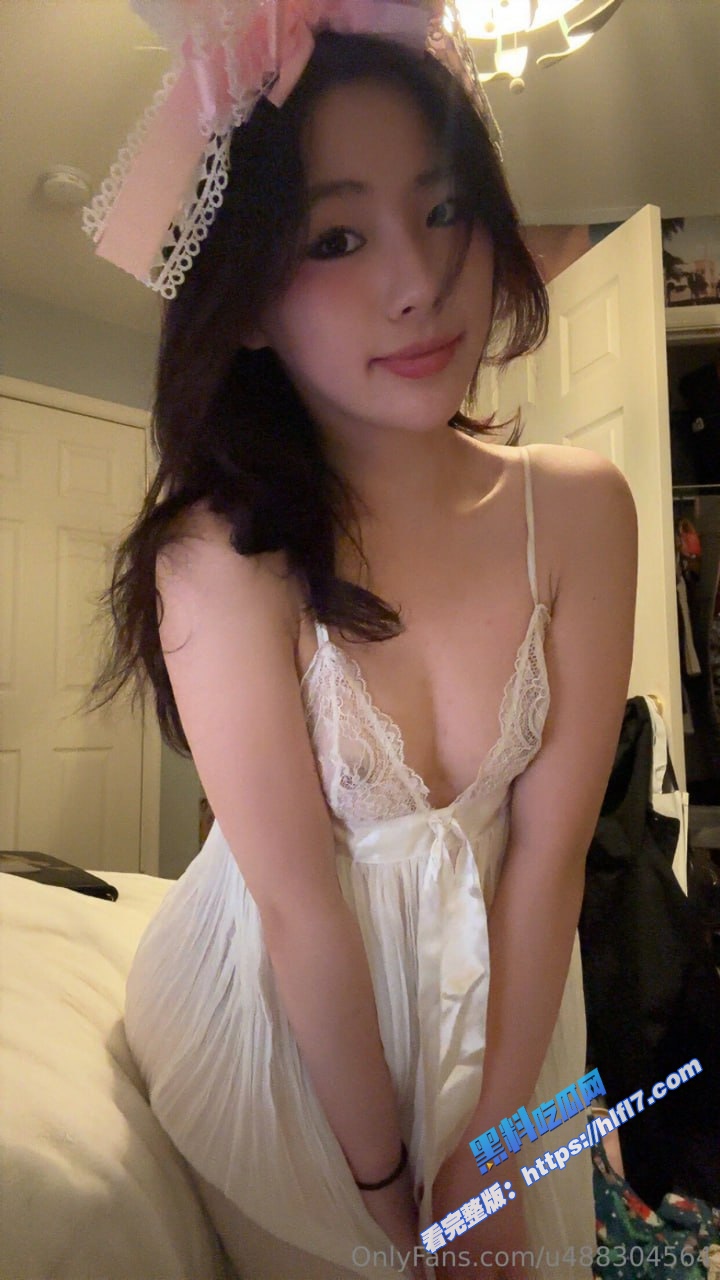 onlyfans网红 u488304564 vip会员视频流出 假屌放在地上疯狂骑乘抽查 浪叫不断！2