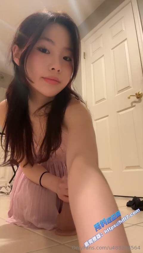 onlyfans网红 u488304564 vip会员视频流出 假屌放在地上疯狂骑乘抽查 浪叫不断！3