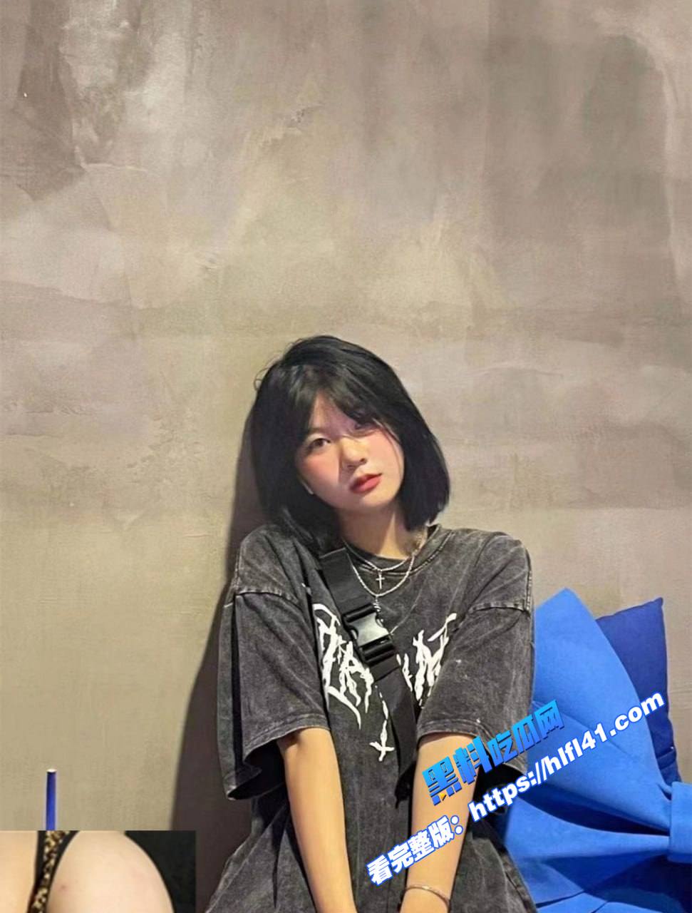 海南高三小萝莉李月被富二代男友包养做爱视频曝光露脸口交超认真 骚穴粉嫩带上狗链调教 图5