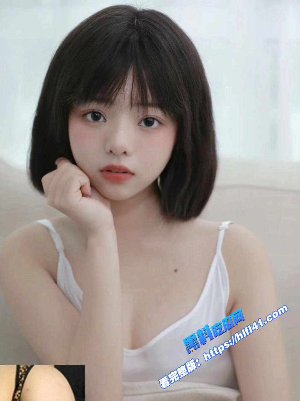 海南高三小萝莉李月被富二代男友包养做爱视频曝光露脸口交超认真 骚穴粉嫩带上狗链调教 图7