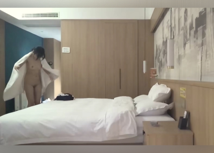 胖爷的奇妙之旅第二弹约炮大神300斤胖爷专攻05后白瘦美让各种嫩妹床上穿JK制服白袜丝袜暴力打桩1