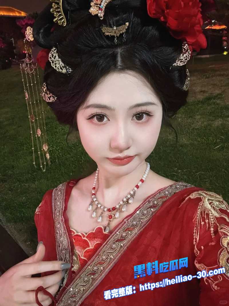 海角乱伦 高颜值表妹被表哥抓住秘密把柄 从最初的抗拒到顺从 各种姿势激烈缠绵 被当成专属玩物肆意享受! 7 海角乱伦 高颜值表妹被表哥抓住秘密把柄 从最初的抗拒到顺从 各种姿势激烈缠绵 被当成专属玩物肆意享受! 7