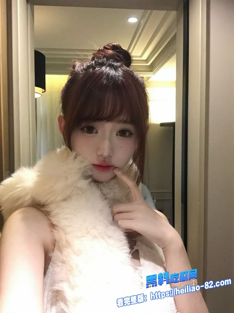 海角乱伦亲姐的诱惑酒后24岁骚姐姐彻底放开跪着给亲弟弟口爆吞精2